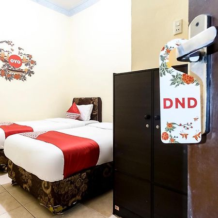 Oyo 723 Penginapan Nia Mandiri Syariah Medan Dış mekan fotoğraf