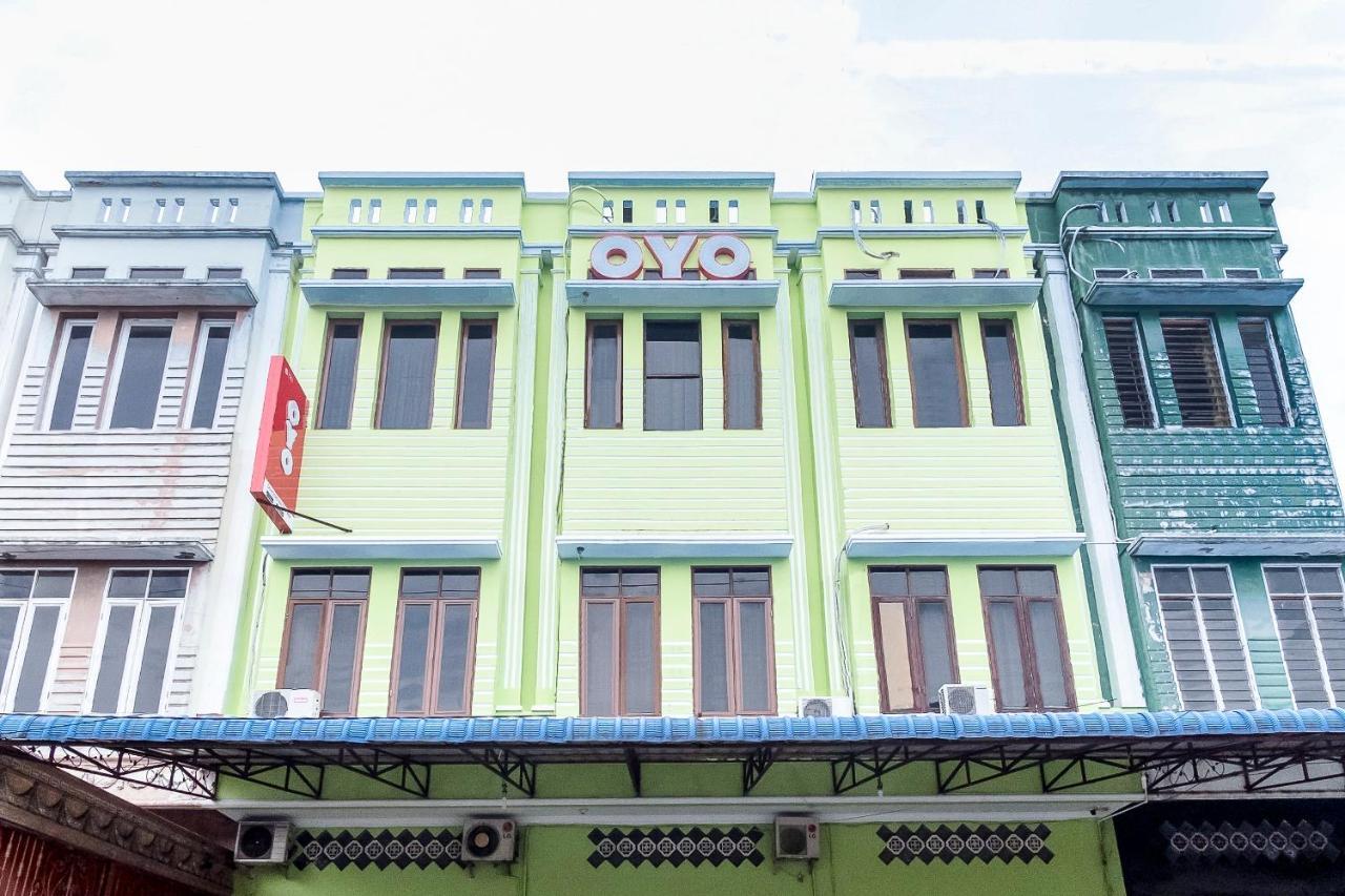 Oyo 723 Penginapan Nia Mandiri Syariah Medan Dış mekan fotoğraf