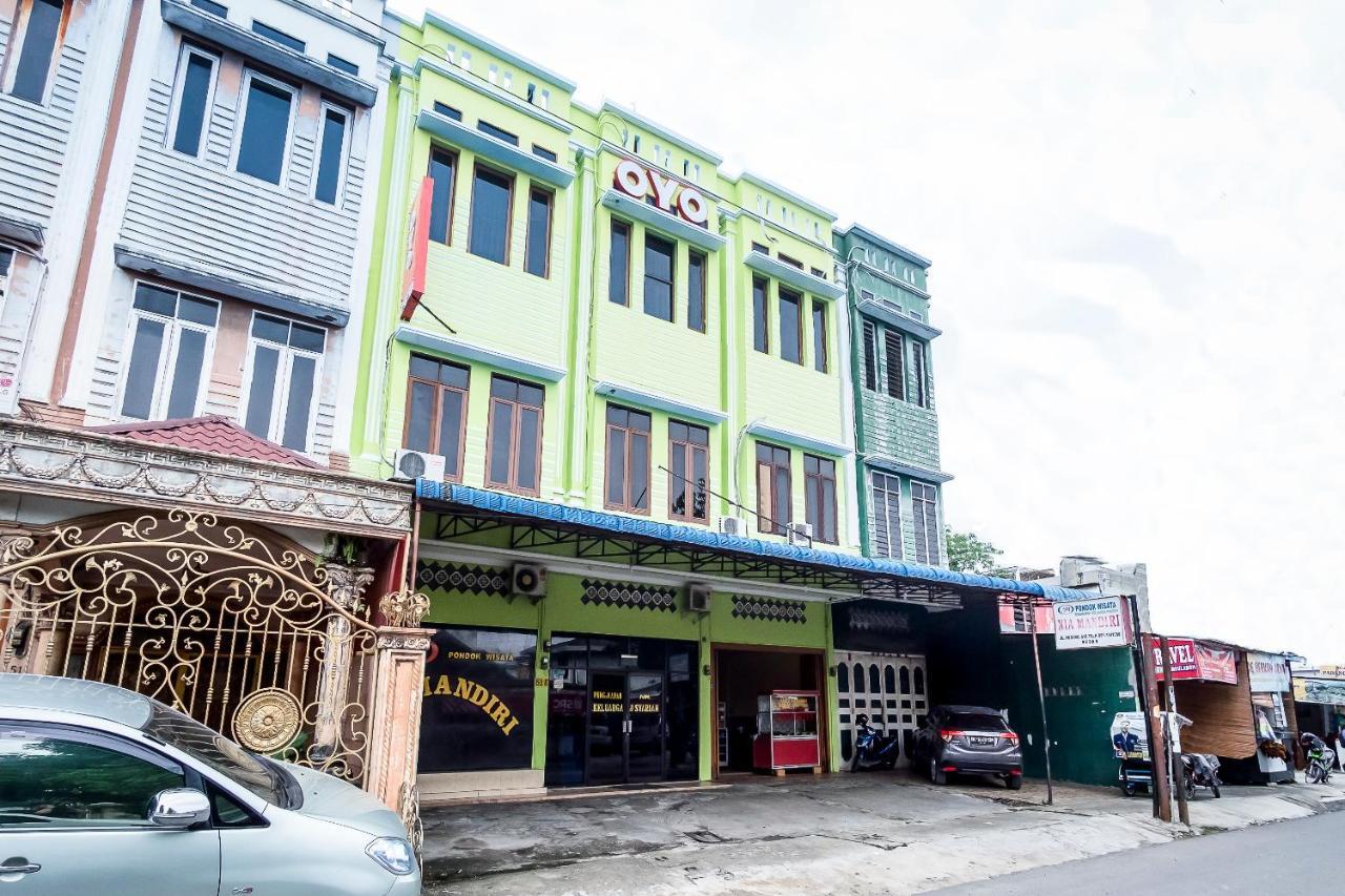 Oyo 723 Penginapan Nia Mandiri Syariah Medan Dış mekan fotoğraf