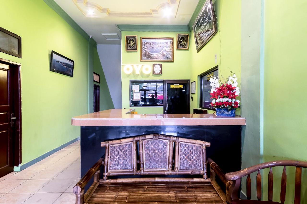 Oyo 723 Penginapan Nia Mandiri Syariah Medan Dış mekan fotoğraf