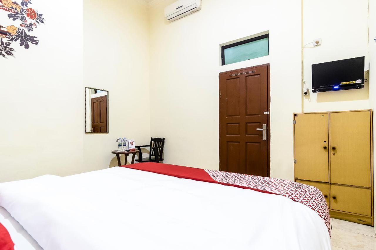 Oyo 723 Penginapan Nia Mandiri Syariah Medan Dış mekan fotoğraf