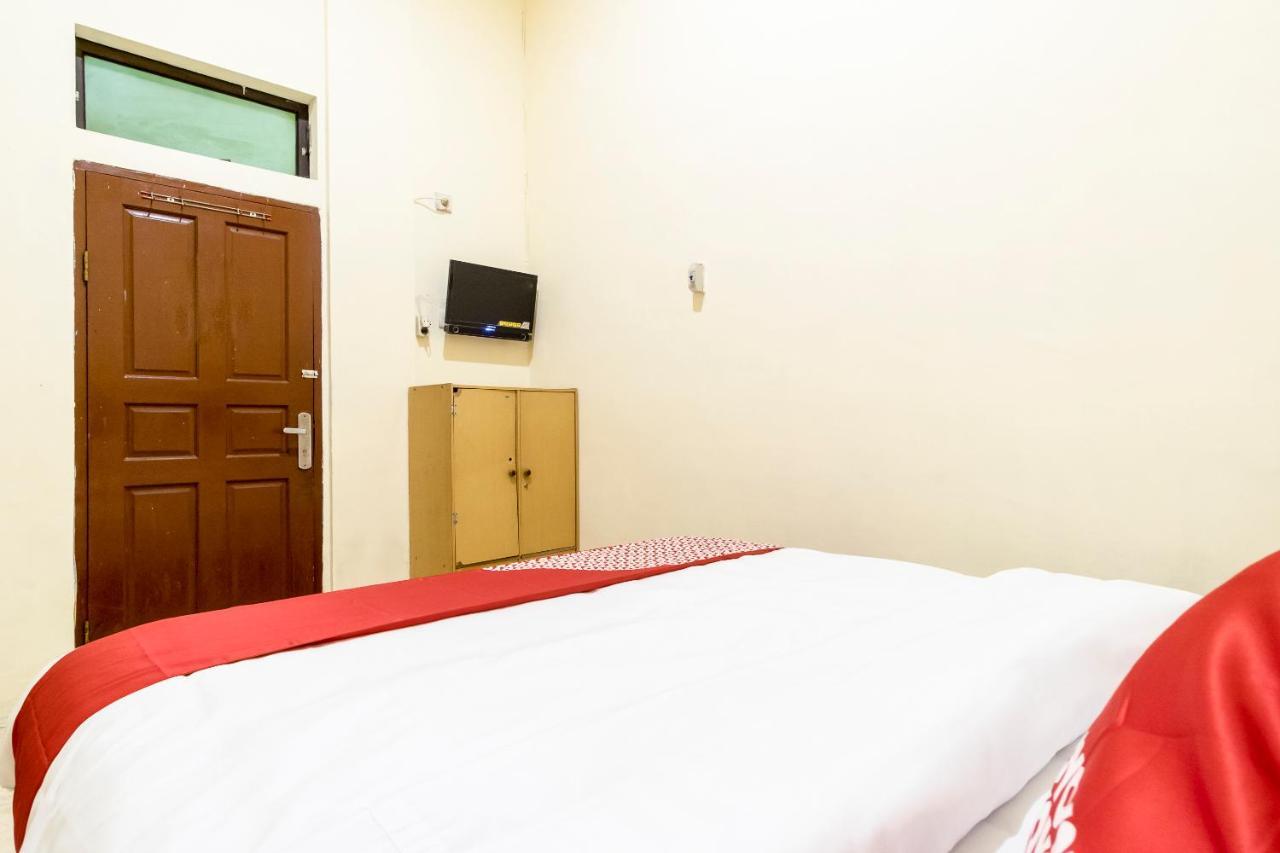 Oyo 723 Penginapan Nia Mandiri Syariah Medan Dış mekan fotoğraf