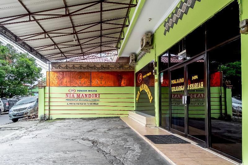 Oyo 723 Penginapan Nia Mandiri Syariah Medan Dış mekan fotoğraf